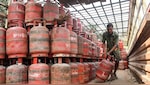 LPG बुकिंग में आ रही है दिक्कत? इन Helpline Number से तुरंत कर सकते हैं गैस सिलेंडर बुक
