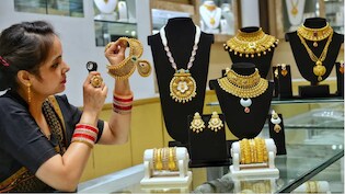 Gold-Silver Prices: सोना 1.60 लाख से नीचे, चांदी 2.60 लाख से कम! 15 मार्च, रविवार को आपके शहर में क्&zwj;या भाव चल रहा गोल्&zwj;ड-सिल्&zwj;वर?