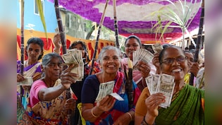 आधी आबादी की राजनीति: बंगाल से बिहार तक ये राज्य डाल रहे महिलाओं के खाते में डायरेक्ट कैश