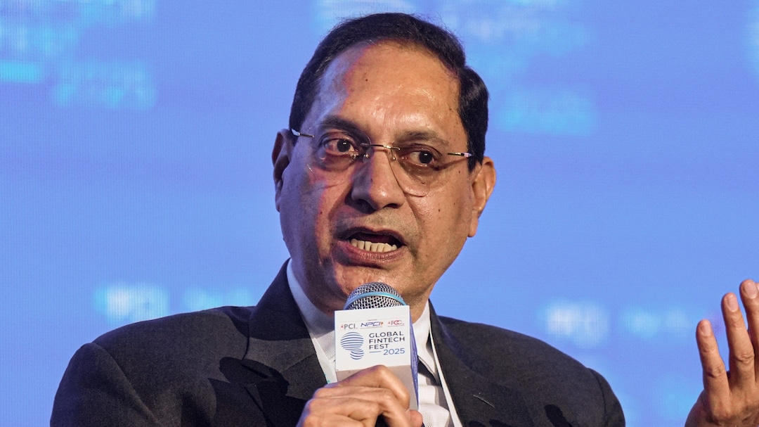 SEBI Chief's Warning: Finfluencers Distorting Markets As Adviser Numbers Shrink