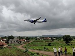 Shirdi News: शिर्डीच्या आकाशात विमानाच्या घिरट्या अन् खाली वैजापूरकरांचा काळजाचा ठोका चुकला! काय घडलं नेमकं?