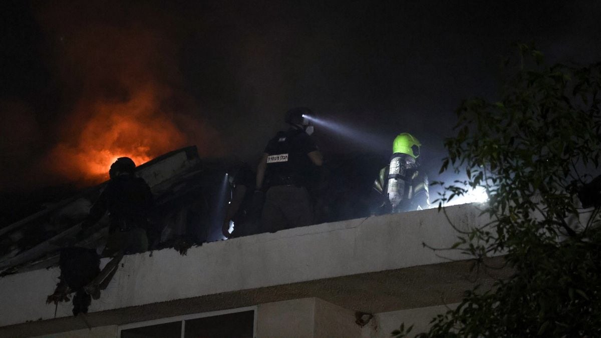 Debris of a building hit by strikes in Tel Aviv. Debris of a building hit by strikes in Tel Aviv.