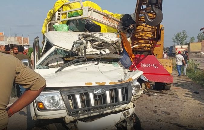कौशांबी में भीषण सड़क हादसा, 3 बच्चों समेत 8 की मौत, पिकअप में प्रयागराज जा रहे थे 18 लोग