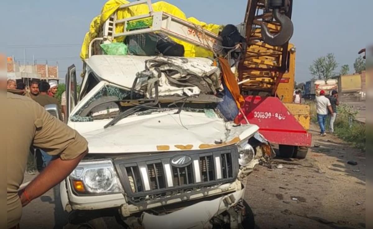 यूपी: कौशांबी में भीषण सड़क हादसा, 3 बच्चों समेत 8 की मौत, पिकअप में प्रयागराज जा रहे थे 18 लोग