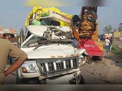 यूपी: कौशांबी में भीषण सड़क हादसा, 3 बच्चों समेत 8 की मौत, पिकअप में प्रयागराज जा रहे थे 18 लोग 