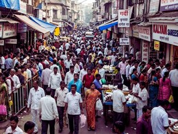 Pune News : पुण्यातील बाजारपेठांमध्ये मोठी गर्दी, दुकानांबाहेर मोठी झुंबड; वस्तुंसाठी तब्बल 8 दिवसांचं वेटिंग