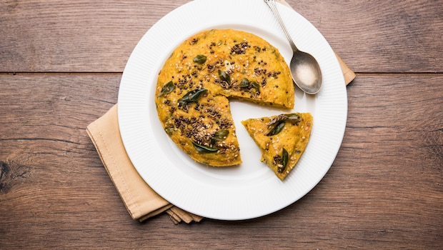 Why This Fermented Gujarati Cake Is One Of India's Best Breakfasts