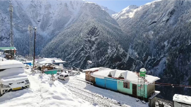 उत्तरकाशी में धूप खिली तो दिखा सुंदर नजारा, बर्फ की सफेद चादर से ढकी दिखीं वादियां और गांव