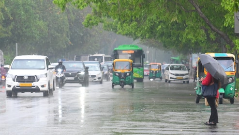 Rain Alert: आज आंधी, बारिश के साथ ओले भी गिरे, अप्रैल में भी 4-5 दिनों तक झमाझम, दिल्ली से यूपी-पंजाब तक बिगड़ा रहेगा मौसम