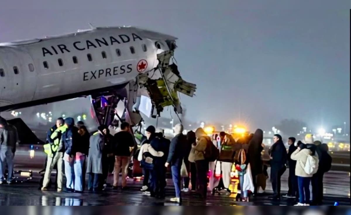 रुको, रुको, रुको.... अमेरिका में एयरपोर्ट रनवे पर ही प्लेन और ट्रक की कैसे हो गई टक्कर?