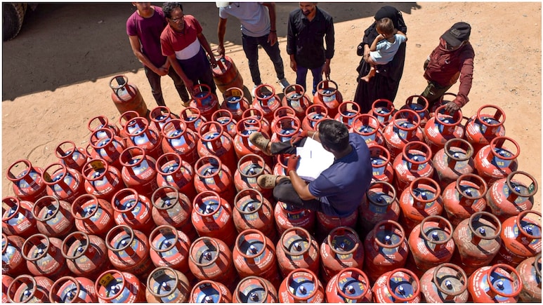 LPG Gas Cylinder Shortage: राजस्थान में अगले महीने 30000 शादियां, एलपीजी गैस सिलेंडर की कमी के कारण 25000 रुपये तक बढ़ सकता है खर्च