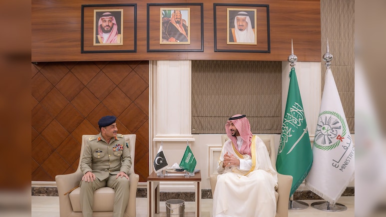 इधर कुआं उधर खाई, मिडिल ईस्ट के संकट में कैसे फंसी पाकिस्तान की गर्दन