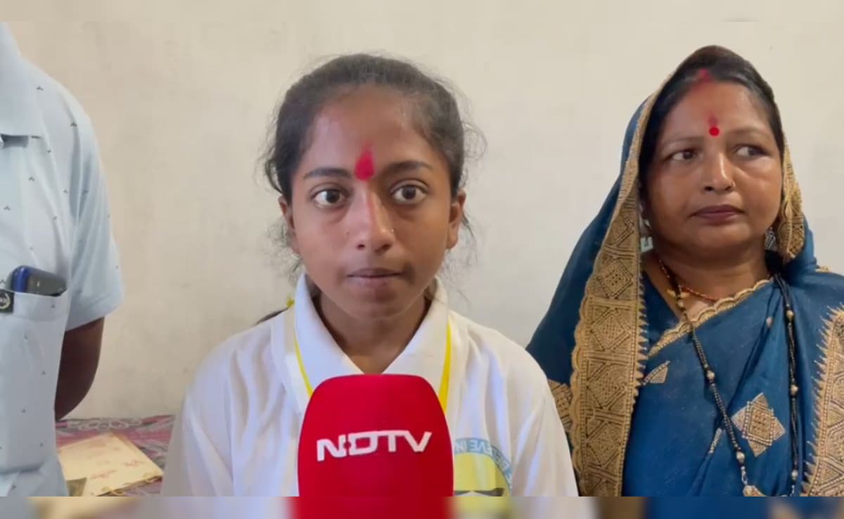 पिता गांव में होटल चलाकर पालते परिवार, बेटी 10वीं में बनी बिहार की चौथी टॉपर