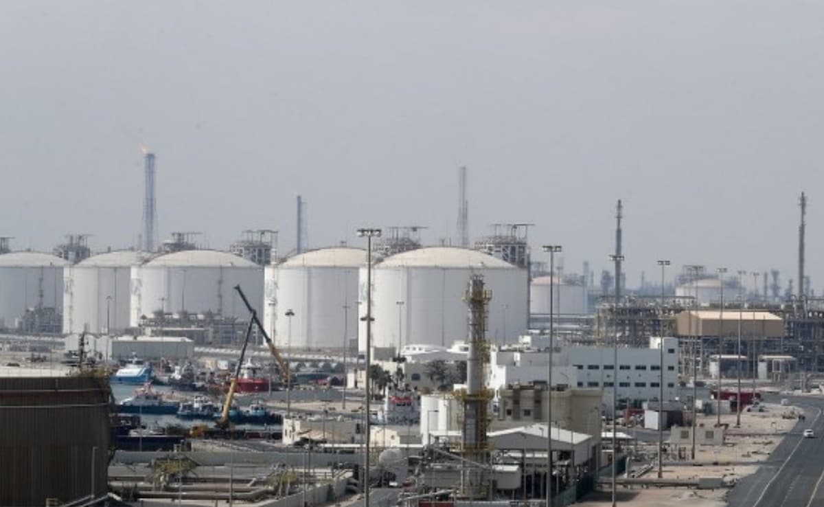 पर्ल गैस-टू-लिक्विड प्लांट में एक्सॉनमोबिल की हिस्सेदारी भी है, जो एक अमेरिकी बहुराष्ट्रीय ऊर्जा कंपनी है पर्ल गैस-टू-लिक्विड प्लांट में एक्सॉनमोबिल की हिस्सेदारी भी है, जो एक अमेरिकी बहुराष्ट्रीय ऊर्जा कंपनी है