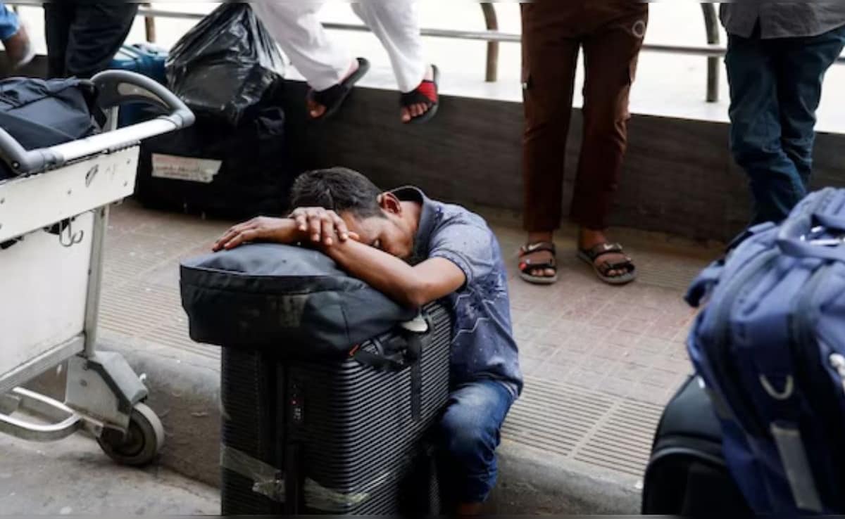 दुबई, अबू धाबी, दोहा एयरपोर्ट 3 दिन से बंद, ईरान-इजरायल जंग से हजारों उड़ानें रद्द, जहां-तहां फंसे हैं लोग