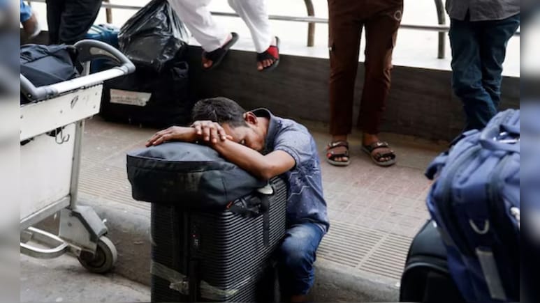 दुबई, अबू धाबी, दोहा एयरपोर्ट 3 दिन से बंद, ईरान-इजरायल जंग से हजारों उड़ानें रद्द, जहां-तहां फंसे हैं लोग