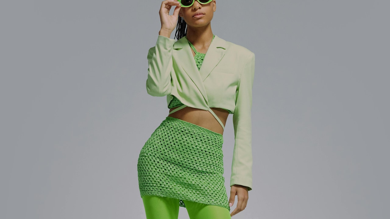 Why Cropped Jackets Balance High-Waist Jeans Better Than Long Jackets