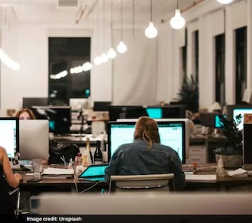 शाम 7:30 बजे आया बॉस का फोन, पहले ही दिन इंटर्न को किया फायर! वजह जान फूटा लोगों का गुस्सा