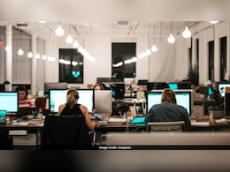 शाम 7:30 बजे आया बॉस का फोन, पहले ही दिन इंटर्न को किया फायर! वजह जान फूटा लोगों का गुस्सा