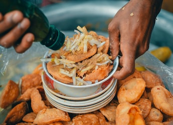 LPG Shortage Sends Street Food Prices Up By 25%, Restaurants Add 'Gas Surcharge': Survey