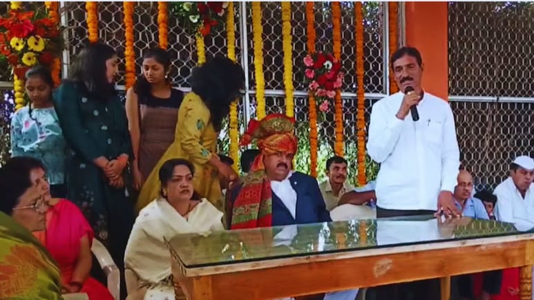 हिवरे बाजारात पाणीटंचाईवर खरातकडून सिद्धपूजा, ओशनोलॉजीचं कौतुक; पोपटराव पवारांचं 18 मिनिटांचं भाषण चर्चेत