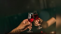 Side Effects of Drinking Alcohol : 1-2 पेग पिणं नॉर्मल असतं का? कमी दारू पिण्याचा शरीरावर कसा होतो परिणाम?