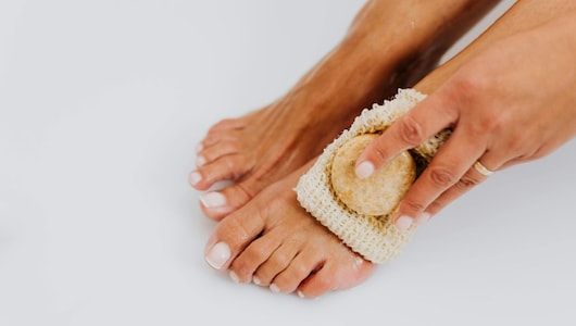 फटी एड़ियों से अब मिलेगा छुटकारा, MAJESTIQUE, Be Bodywise, moha के ये Foot Care प्रोडक्&zwj;ट देंगे आपके पैरों को इंस्&zwj;टेंट आराम