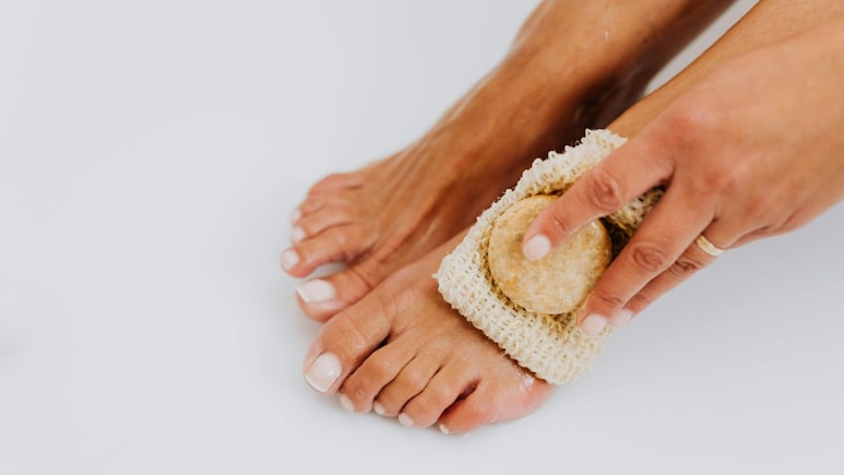 फटी एड़ियों से मिलेगा छुटकारा, MAJESTIQUE, Be Bodywise, moha के Foot Care प्रोडक्&zwj;ट देंगे पैरों को आराम