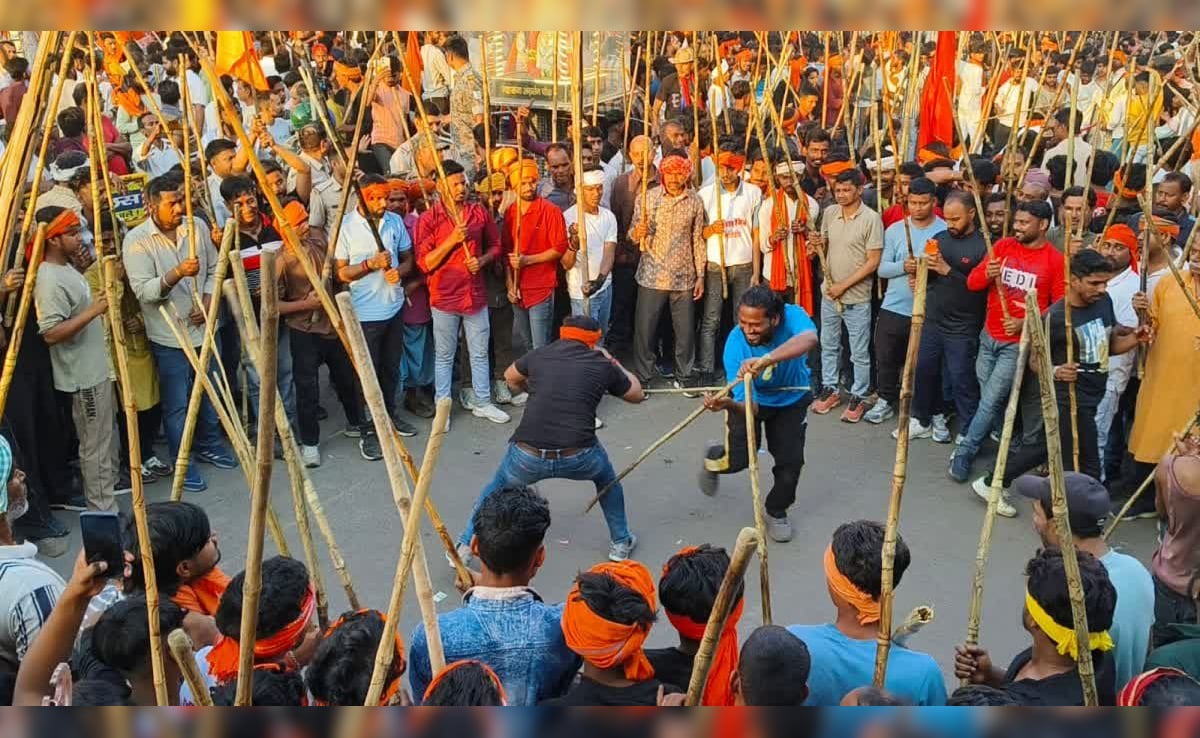 गिरिडीह में रामनवमी की धूम, 700 से अधिक स्थानों पर निकला जुलूस, छतों पर ड्रोन और जमीन पर तैनात रही पुलिस