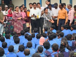 आजादी के 78 साल में पहली बार अबूझमाड़ के रेकावाया गांव में पहुंची कलेक्टर नम्रता जैन, ग्रामीणों ने रायपुर घूमने&nbsp;की जताई इच्छा