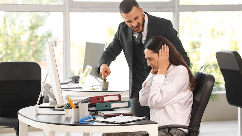 Viral News: बॉस वारंवार 'त्या' शब्दाने चिडवायचा, तरुणी कोर्टात गेली, कंपनीला तब्बल 29 लाखांचा दंड!