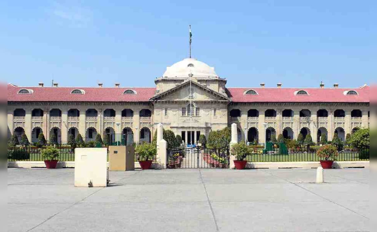 घर के भीतर नमाज पढ़ने की अनुमति नहीं देने पर इलाहाबाद हाई कोर्ट ने डीएम, एसएसपी को किया तलब