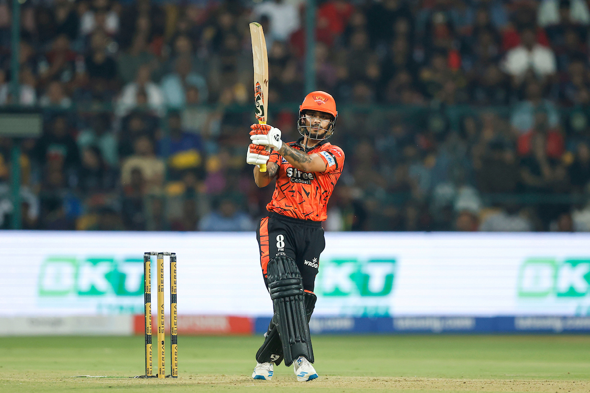 RCB vs SRH LIVE Score, IPL 2026:  ईशान किशन 80 रन बनाकर आउट, फिल सॉल्ट ने एक हाथ से लपका असंभव कैच