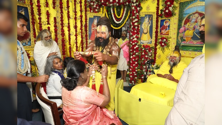 Premanand Maharaj और राष्ट्रपति द्रौपदी मुर्मू के बीच मंत्रों के जाप और जीवन दर्शन पर हुई खास बातचीत, आधे घंटा चला संवाद