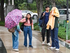 Rain Alert: बादल आए और बारिश का अलर्ट, दिल्ली से यूपी तक बदला मौसम, पहाड़ों में भी बरसात-बर्फबारी के आसार