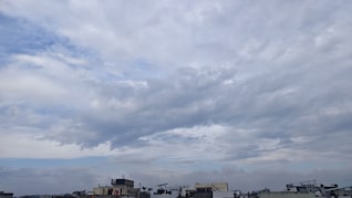 IMD Weather Alert: एमपी के कई जिलों में बारिश के आसार, 40 किमी प्रति घंटे की रफ्तार से चलेगी हवा