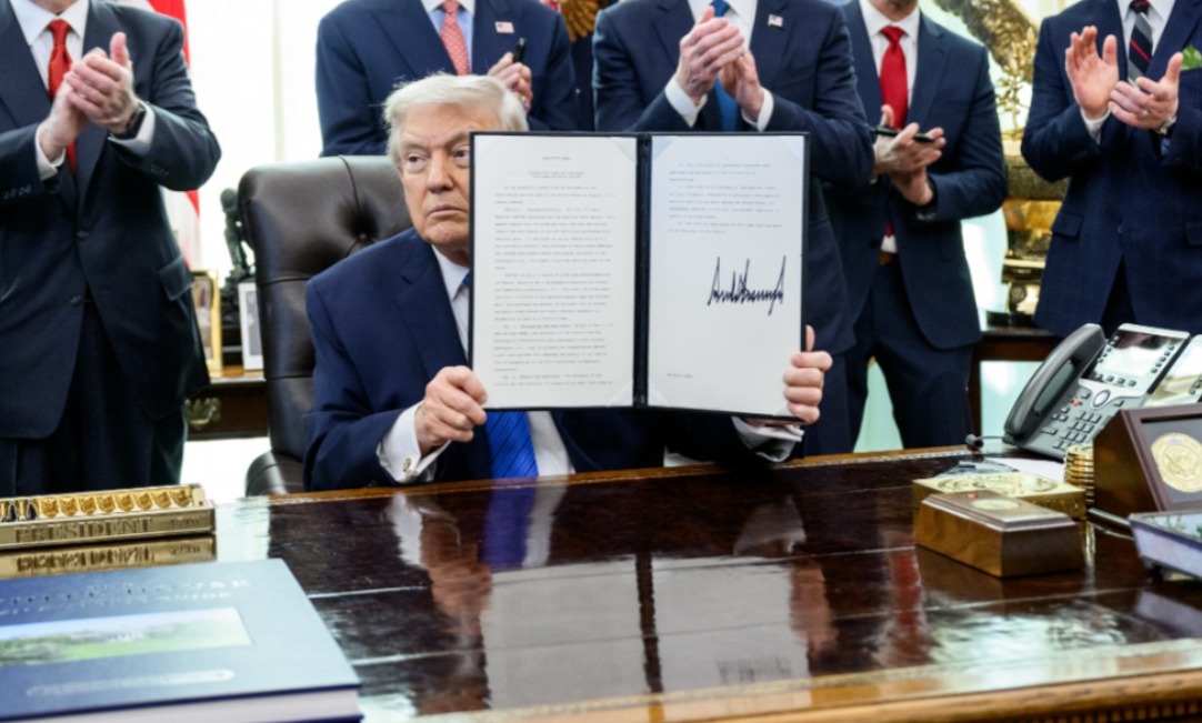 Trump's Signature To Appear On Paper Currency In 1st For Sitting President