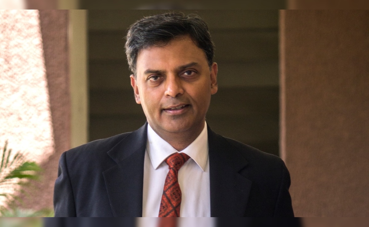 MP के सबसे अमीर IAS मनु श्रीवास्तव कौन हैं? प्रयागराज में 19.50 करोड़ की प्रॉपर्टी, नोएडा में खरीदा महंगा घर