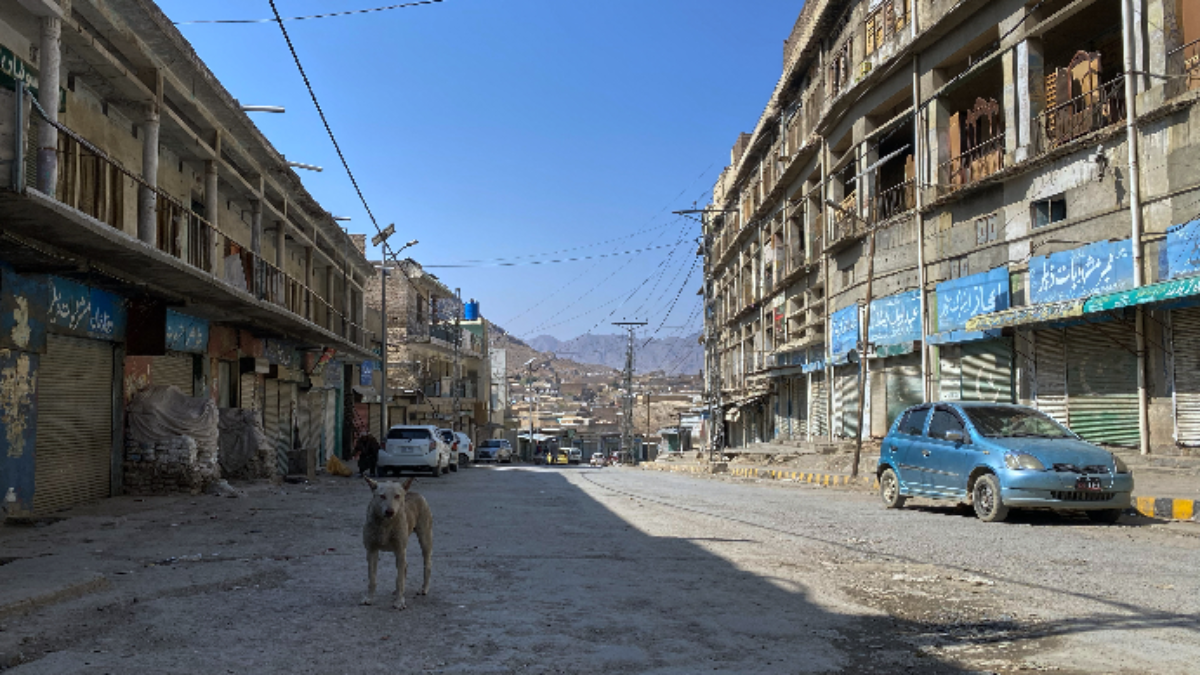 पाकिस्तान-अफगानिस्तान जंग की कीमत चुका रहे मासूम, जान बचाने के लिए 1 लाख से ज्यादा लोग हुए बेघर