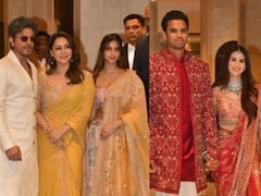 PHOTOS: अर्जुन तेंदुलकर-सानिया चंडोक की शादी में शामिल हुए सितारे, पूरी फैमिली के साथ पहुंचे शाहरुख खान तो अकेले दिखे आमिर खान 