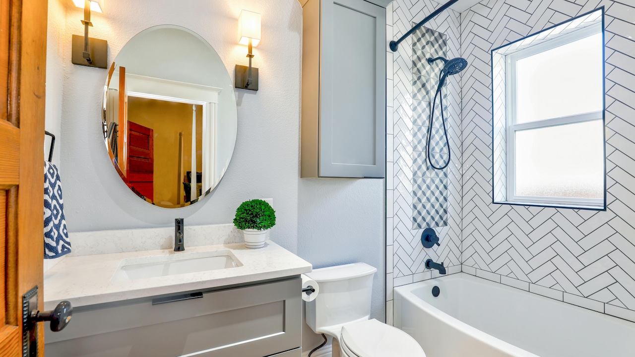Anti-Fog Bathroom Mirrors: Why They Are Becoming Popular In Modern Homes