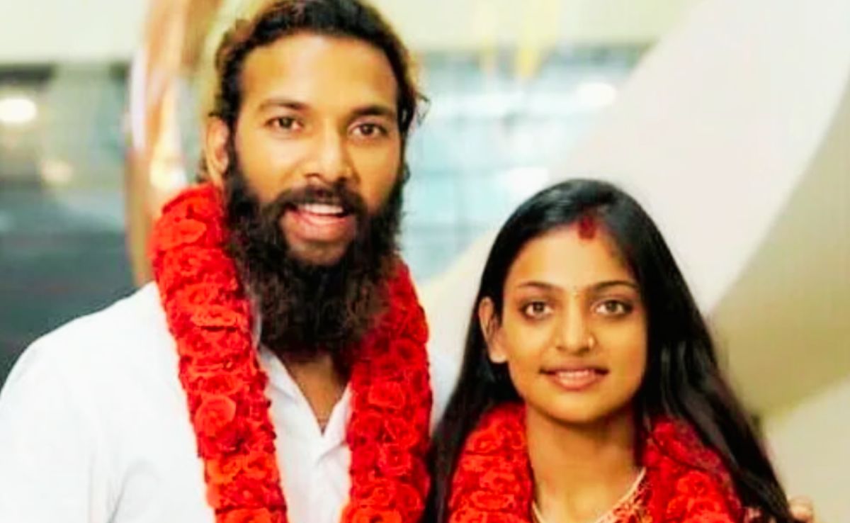 New Twist: सामने आए वायरल गर्ल मोनालिसा ने पिता जयसिंह, बोले-बेटी ने उनकी मर्जी के खिलाफ मुस्लिम युवक से शादी की