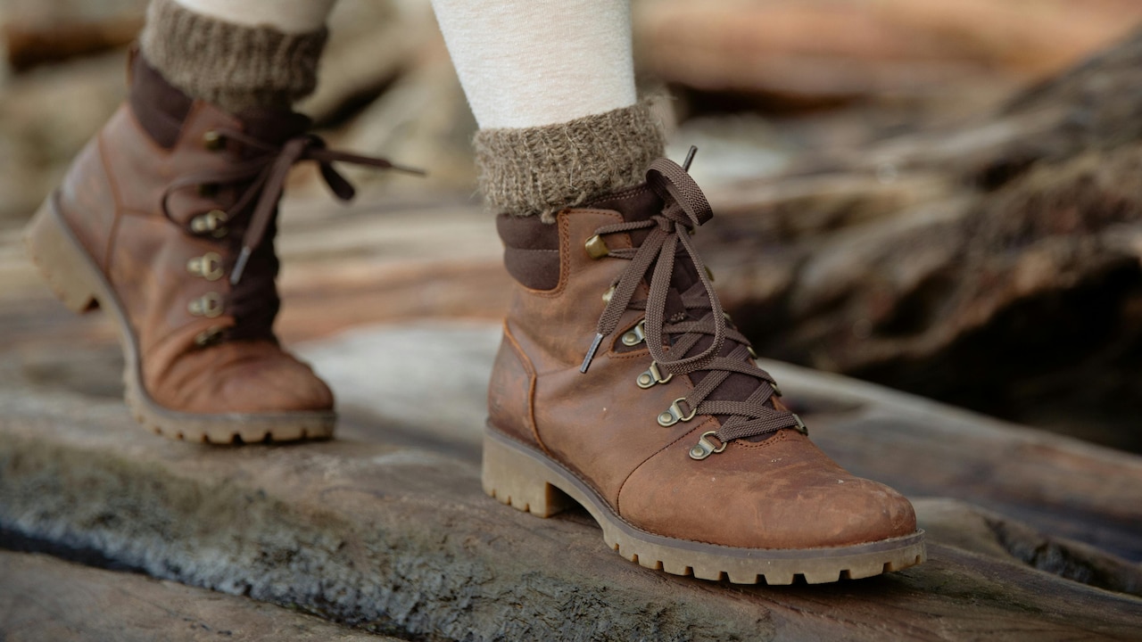 5 Best Lace-Up Combat Boots with Chunky Sole for Men and Women Under ₹3000 5 Best Lace-Up Combat Boots with Chunky Sole for Men and Women Under ₹3000