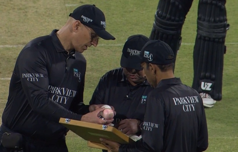 PSL 'Pink Ball' Row Gets Fresh Twist As Ex-Pak Star Takes Brutal 'Dupatta' Dig