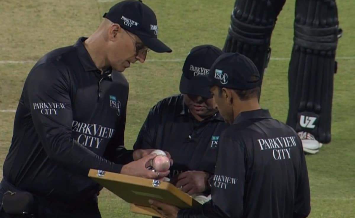 PSL 2026 Pink Ball Row Gets Fresh Twist As Ex-Pakistan Star Takes Brutal <i>Dupatta</i> Dig