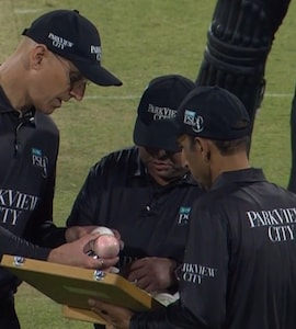 PSL 2026 Pink Ball Row Gets Fresh Twist As Ex-Pakistan Star Takes Brutal <i>Dupatta</i> Dig