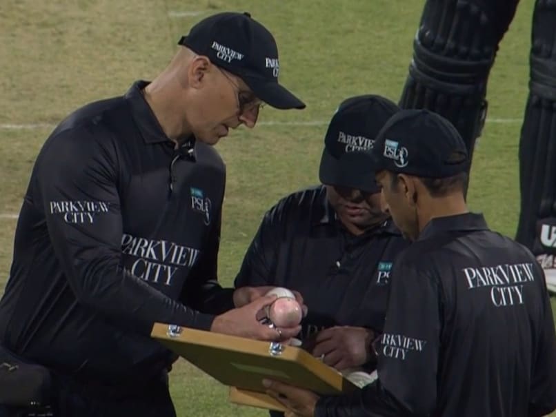 PSL 2026 'Pink Ball' Row Gets Fresh Twist As Ex-Pakistan Star Takes Brutal 'Dupatta' Dig