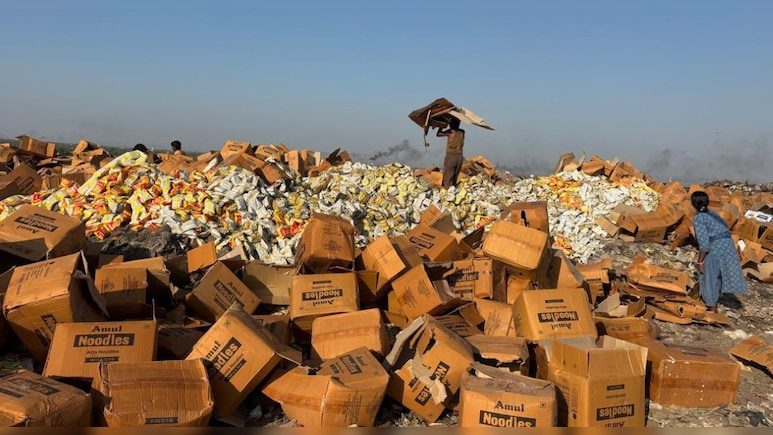 अमूल ब्रांड के करीब 1.5 लाख KG प्रोडक्&zwj;ट कराए डिस्ट्रॉय, डिस्ट्रीब्यूटर एक्&zwj;सपायरी डेट बदलकर बेचने की कर रहा था तैयारी