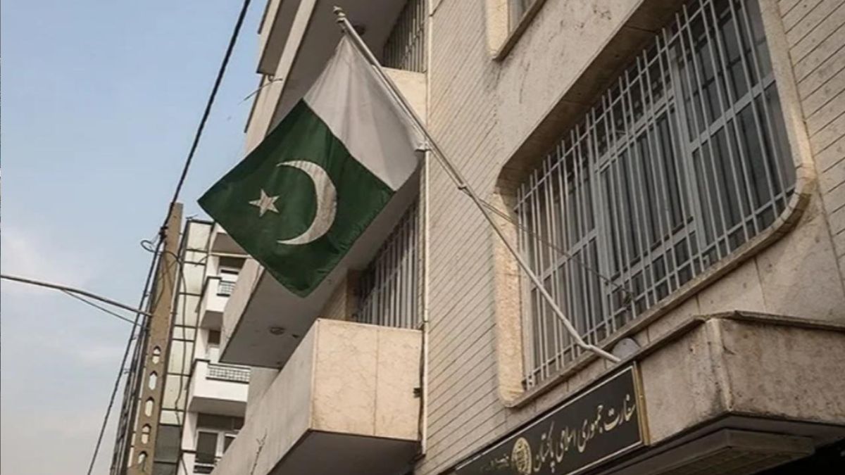 तेहरान में पाकिस्तानी दूतावास के पास धमाके, राजदूत के घर के पास भी हुआ ब्लास्ट