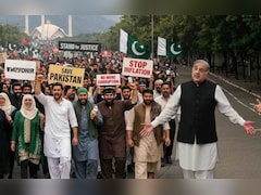 रमजान के महीने में कीमत बढ़ा दी, खुदा का खौफ करें, पेट्रोल पर क्या कह रही पाकिस्तान की पब्लिक